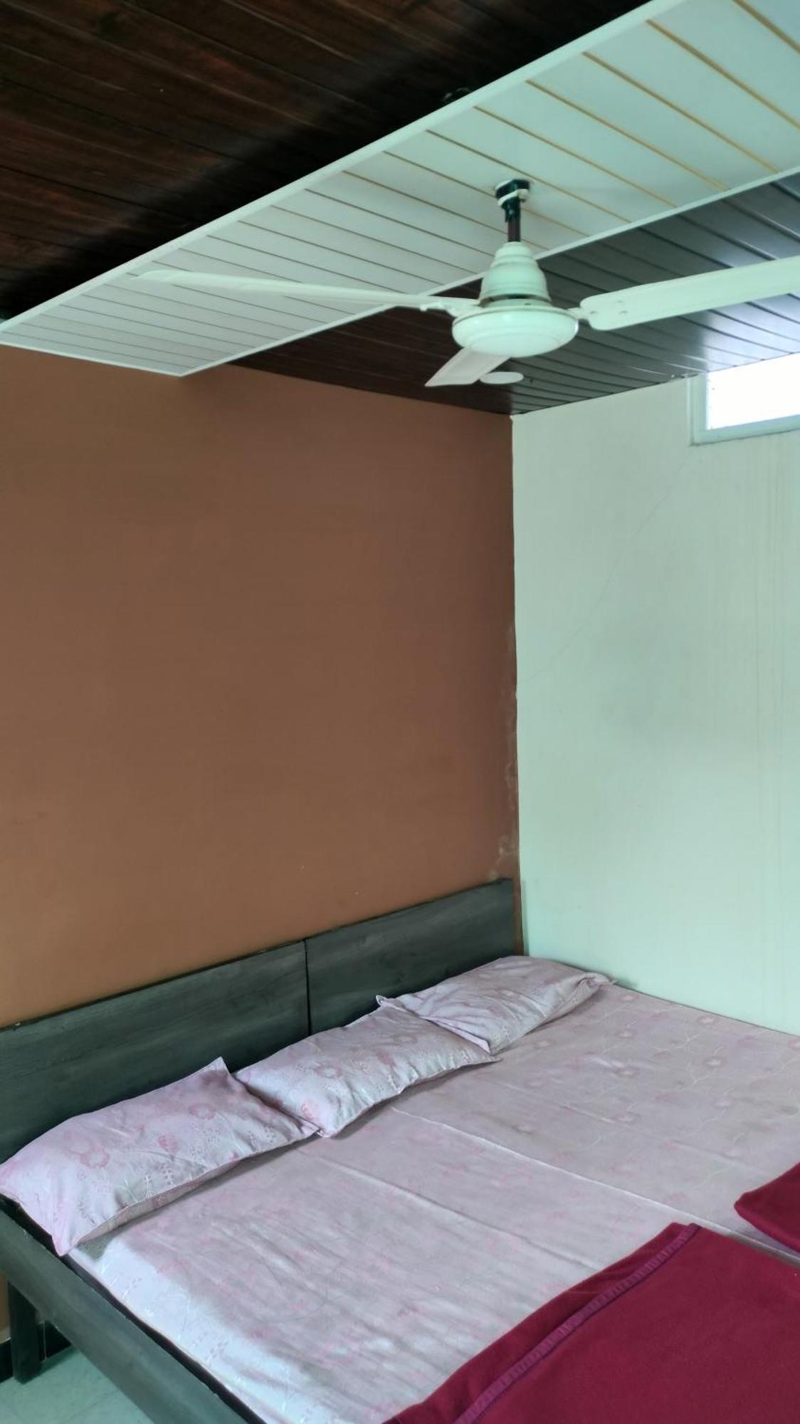 Kailash Kuti Guest House Ujjain Quarto foto