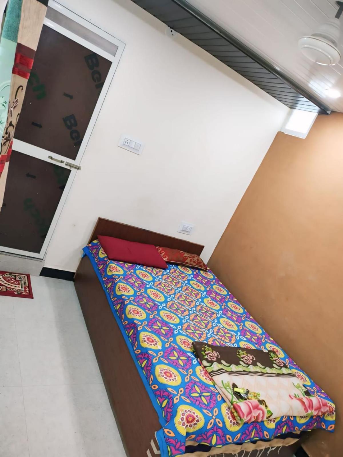 Kailash Kuti Guest House Ujjain Quarto foto